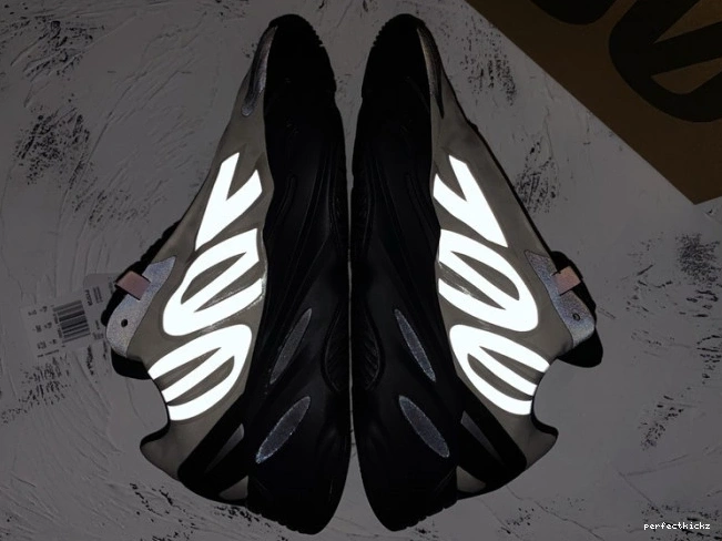Bone Adidas Boost 700 MNVN Yeezy FY3729 0714